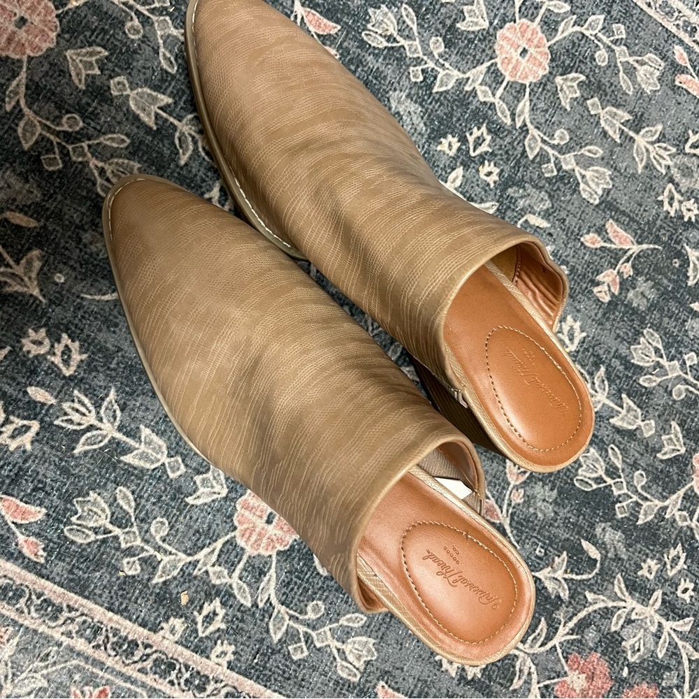 Universal Thread Mules - Picture 2 of 3